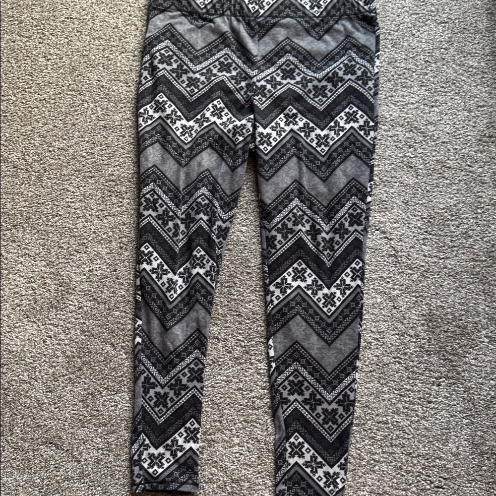 Maurice’s winter themed Gray and Black Patterned Leggings
